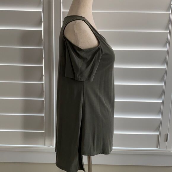 Ten Sixty Sherman sz M cold shoulder tunic length high low top blouse green - Picture 2 of 7